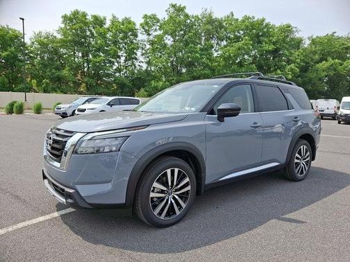 2025 Nissan Pathfinder Platinum 4WD