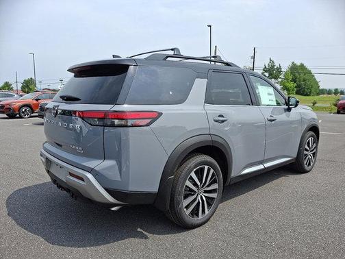 2025 Nissan Pathfinder Platinum 4WD