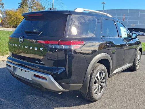 2025 Nissan Pathfinder SL 4WD