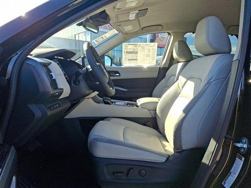 2025 Nissan Pathfinder SL 4WD