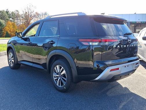 2025 Nissan Pathfinder SL 4WD