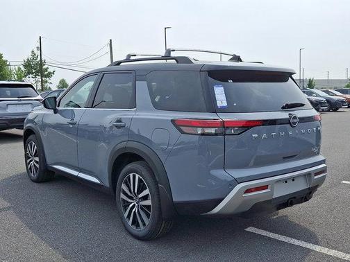 2025 Nissan Pathfinder Platinum 4WD