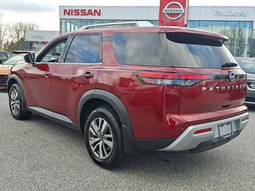 2022 Nissan Pathfinder SL 4WD