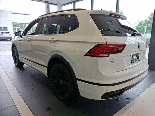 2022 Volkswagen Tiguan 2.0T SE R-Line Black 4MOTION