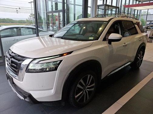 2023 Nissan Pathfinder Platinum 4WD