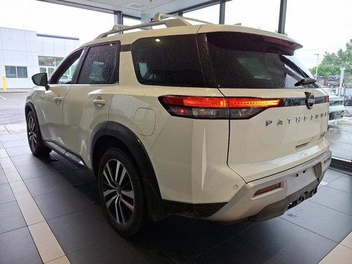 2023 Nissan Pathfinder Platinum 4WD