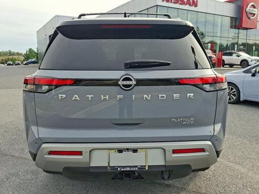 2025 Nissan Pathfinder Platinum 4WD