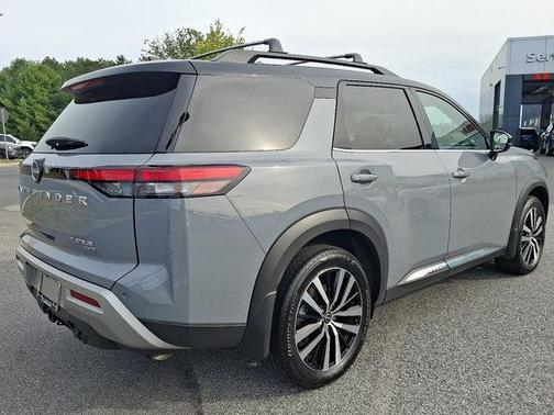 2025 Nissan Pathfinder Platinum 4WD