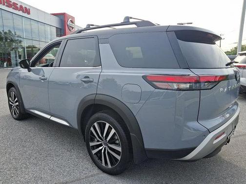 2025 Nissan Pathfinder Platinum 4WD
