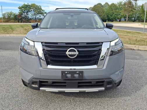2025 Nissan Pathfinder Platinum 4WD