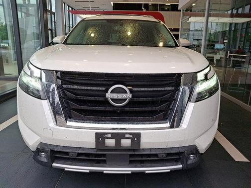 2022 Nissan Pathfinder SL 4WD