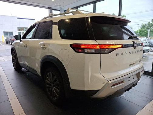 2022 Nissan Pathfinder SL 4WD