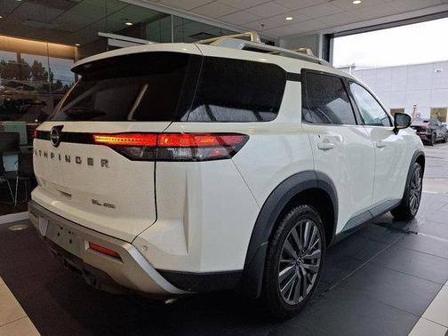 2022 Nissan Pathfinder SL 4WD