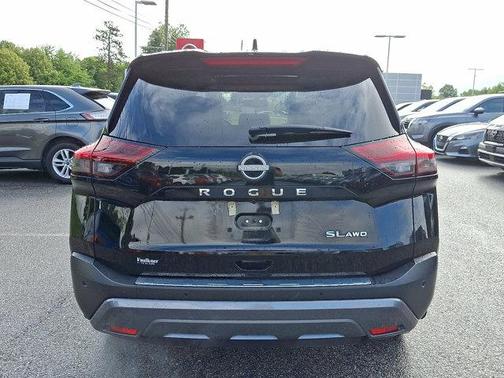2022 Nissan Rogue SL