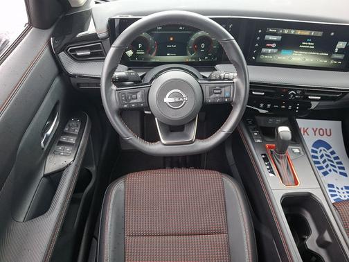 Aspen White Tri 2025 Nissan Kicks SR