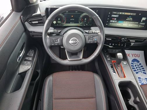 Aspen White Tri 2025 Nissan Kicks SR