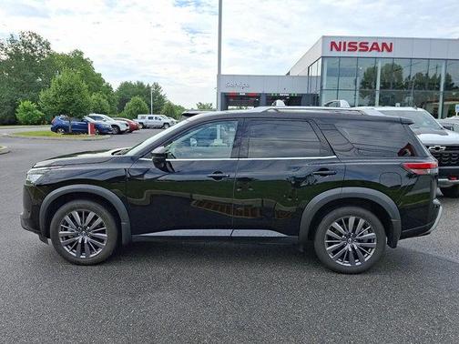 2022 Nissan Pathfinder SL 4WD