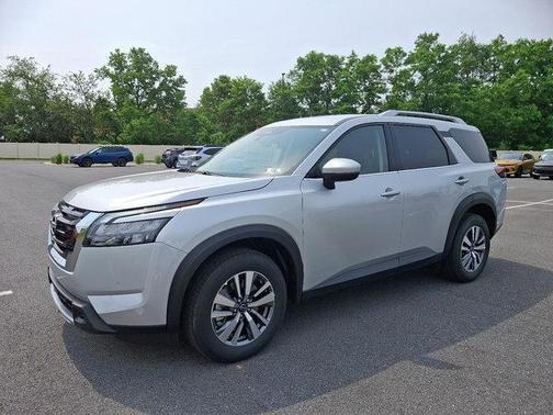 2025 Nissan Pathfinder SL 4WD