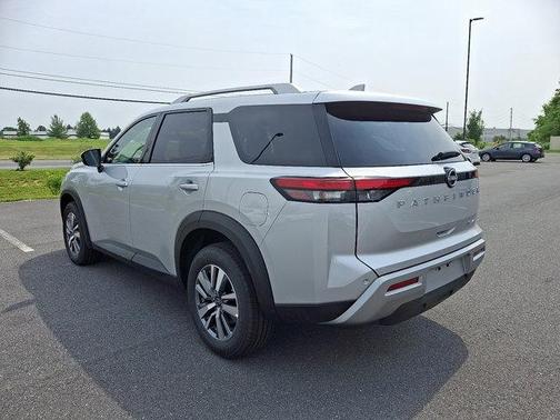 2025 Nissan Pathfinder SL 4WD