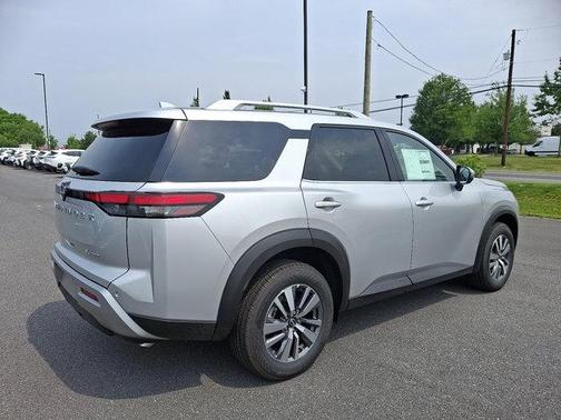 2025 Nissan Pathfinder SL 4WD