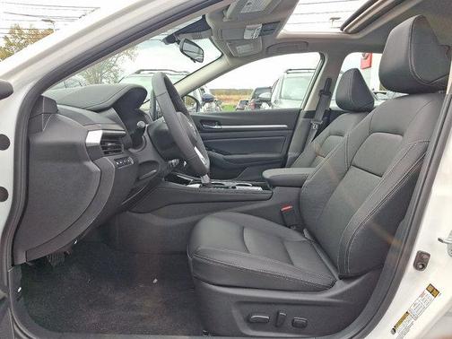 2025 Nissan Altima SL FWD