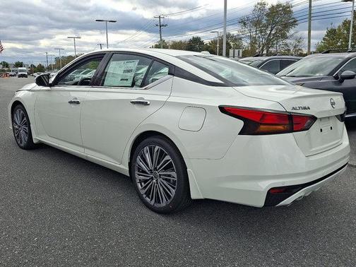 2025 Nissan Altima SL FWD