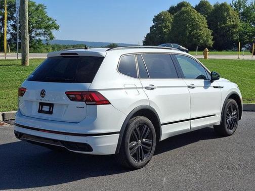 2022 Volkswagen Tiguan 2.0T SE R-Line Black 4MOTION
