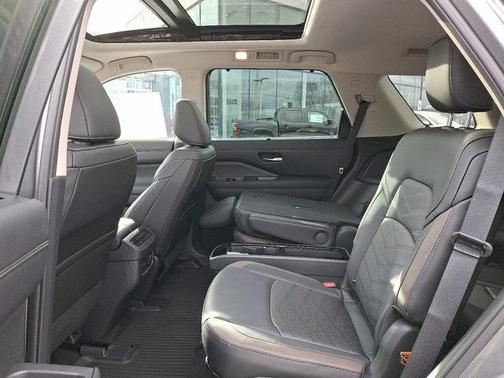2025 Nissan Pathfinder Platinum 4WD