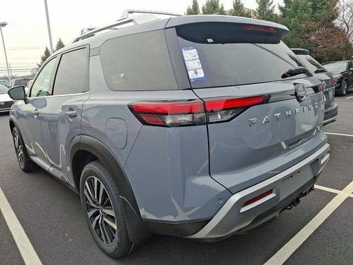 2025 Nissan Pathfinder Platinum 4WD