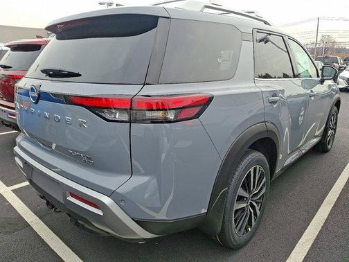 2025 Nissan Pathfinder Platinum 4WD