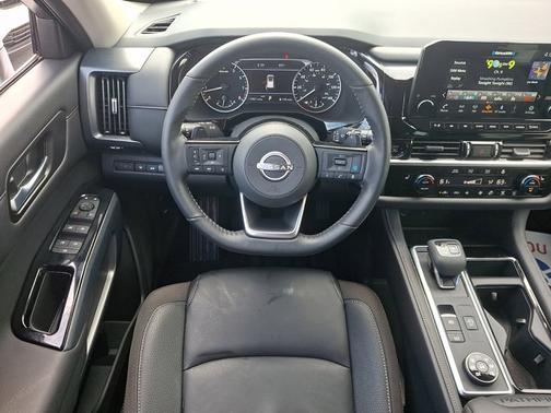 Pearl 2025 Nissan Pathfinder SL