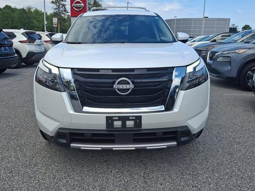 Pearl 2025 Nissan Pathfinder SL