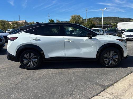 2025 Nissan ARIYA PLATINUM+