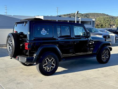 2024 Jeep Wrangler 4-Door Sahara 4x4