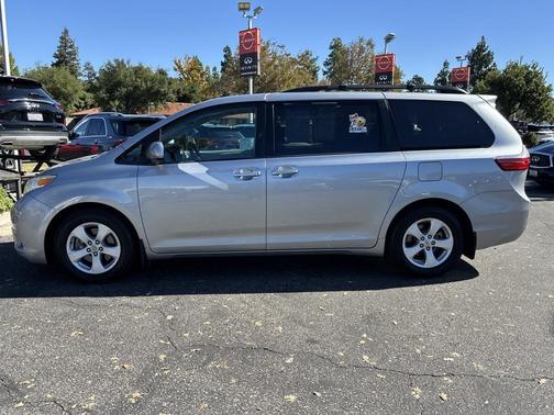 2017 Toyota Sienna LE