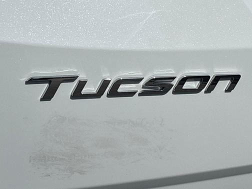 White Pearl 2024 Hyundai TUCSON SEL