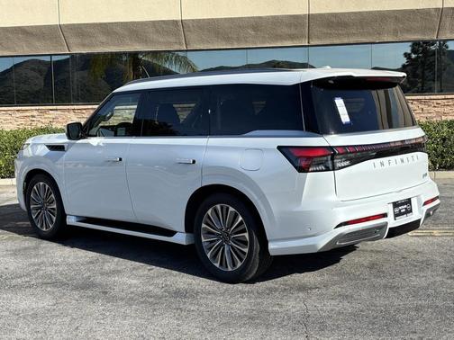 2025 INFINITI QX80 Luxe