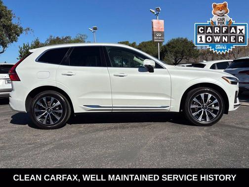 White Platinum Clearcoat 2023 Volvo XC60 B5 Plus Bright Theme