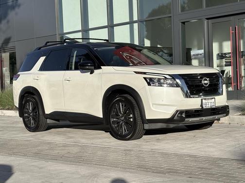 2022 Nissan Pathfinder SL 2WD