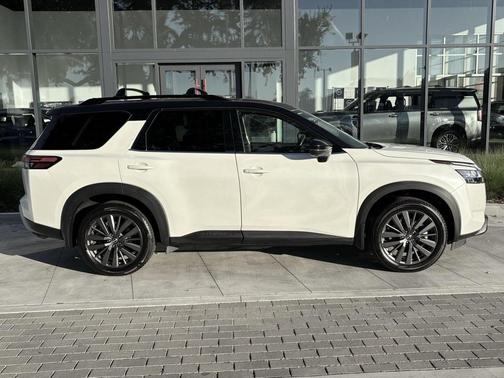 2022 Nissan Pathfinder SL 2WD