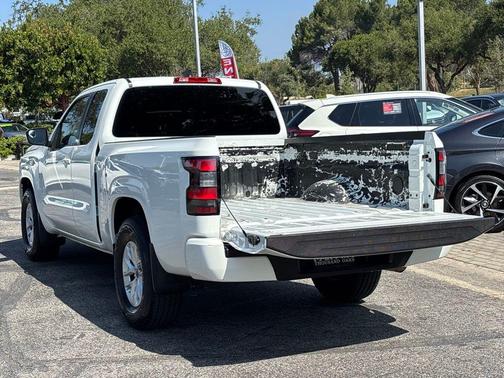 Glacier White 2024 Nissan Frontier SV