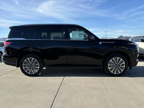 2025 INFINITI QX80 Luxe