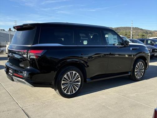 2025 INFINITI QX80 Luxe
