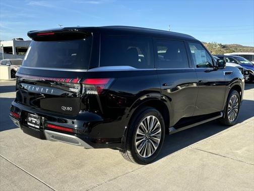 2025 INFINITI QX80 Luxe