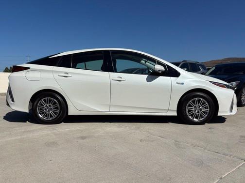Blizzard Pearl 2018 Toyota Prius Prime Premium