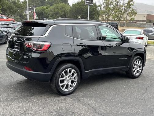 2022 Jeep Compass Latitude Lux