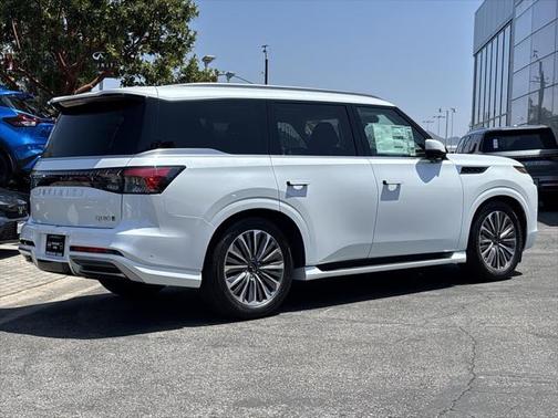2025 INFINITI QX80 SENSORY AWD