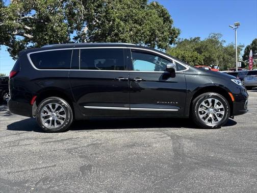 2022 Chrysler Pacifica L