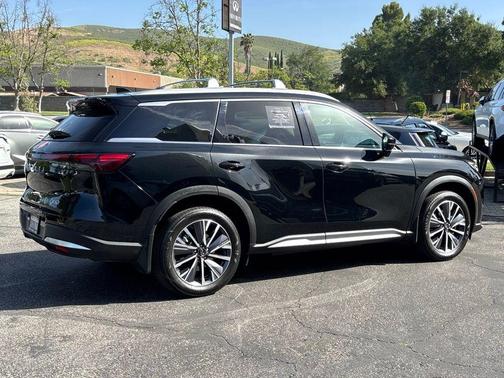 Diamond Black 2026 INFINITI QX60 Luxe