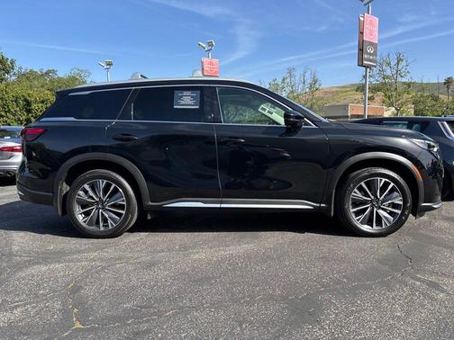 Diamond Black 2026 INFINITI QX60 Luxe